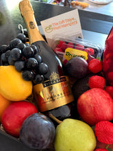 Mother’s Day Prosecco, Chocolate and Candle Hamper